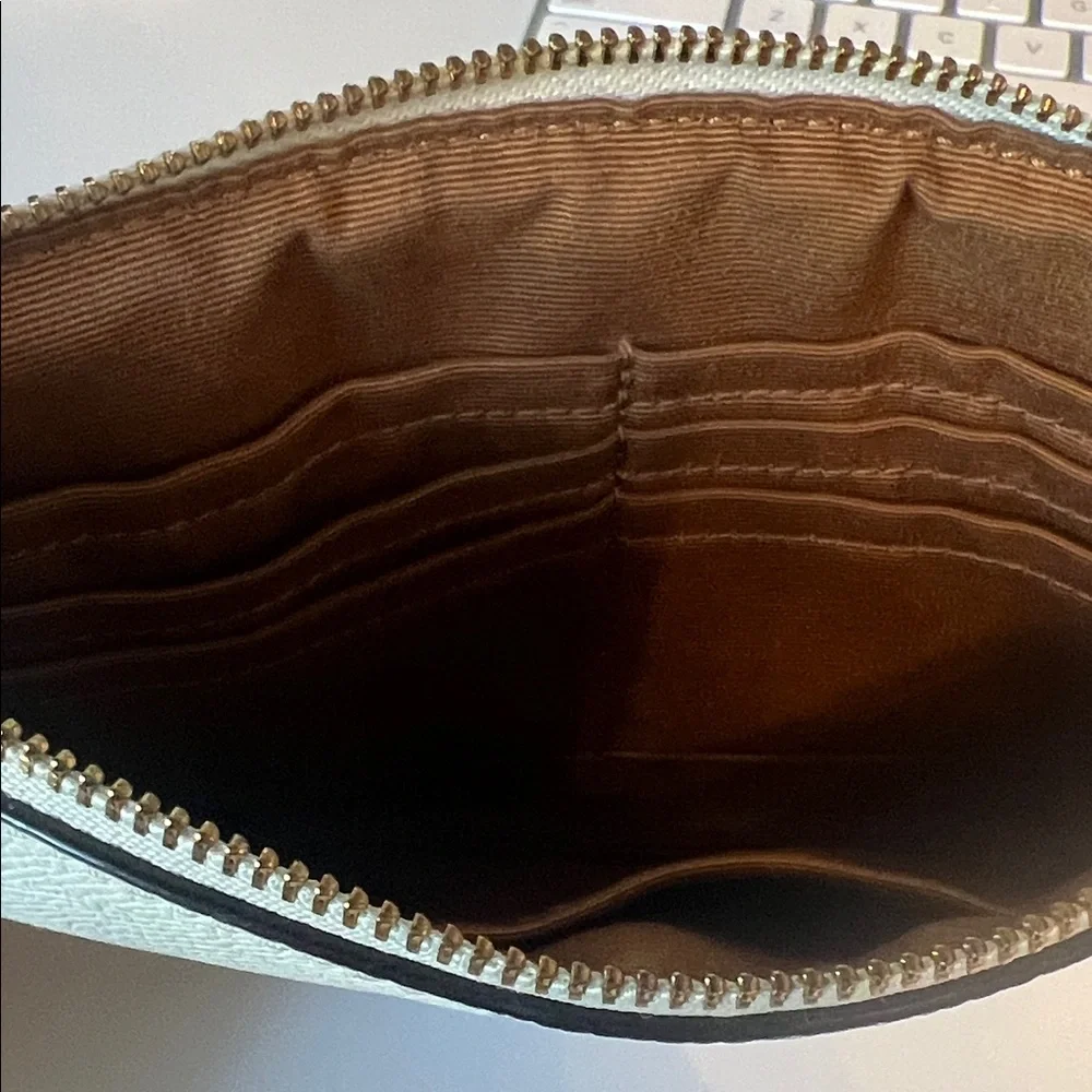 Coach Cream Off-white Ivory Wristlet with Gold Logo - Picture 7 of 7